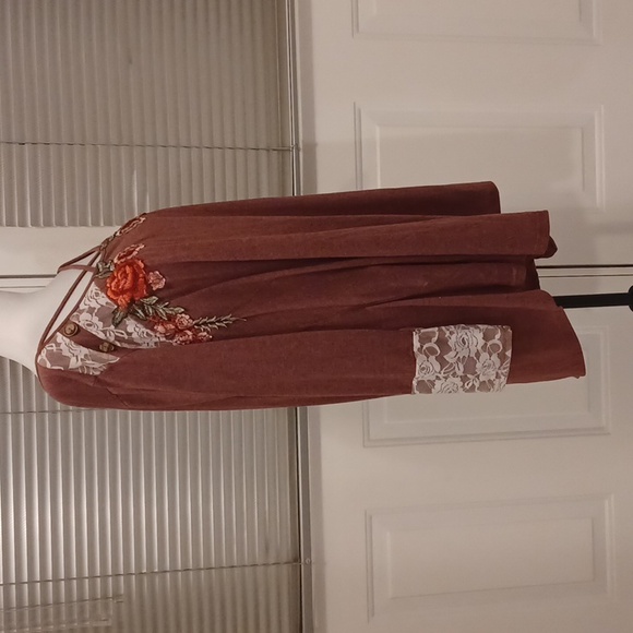 4/$80 Burgundy Lace/Floral Applique Tunic Tee - Size 4X (US22) - Picture 3 of 6